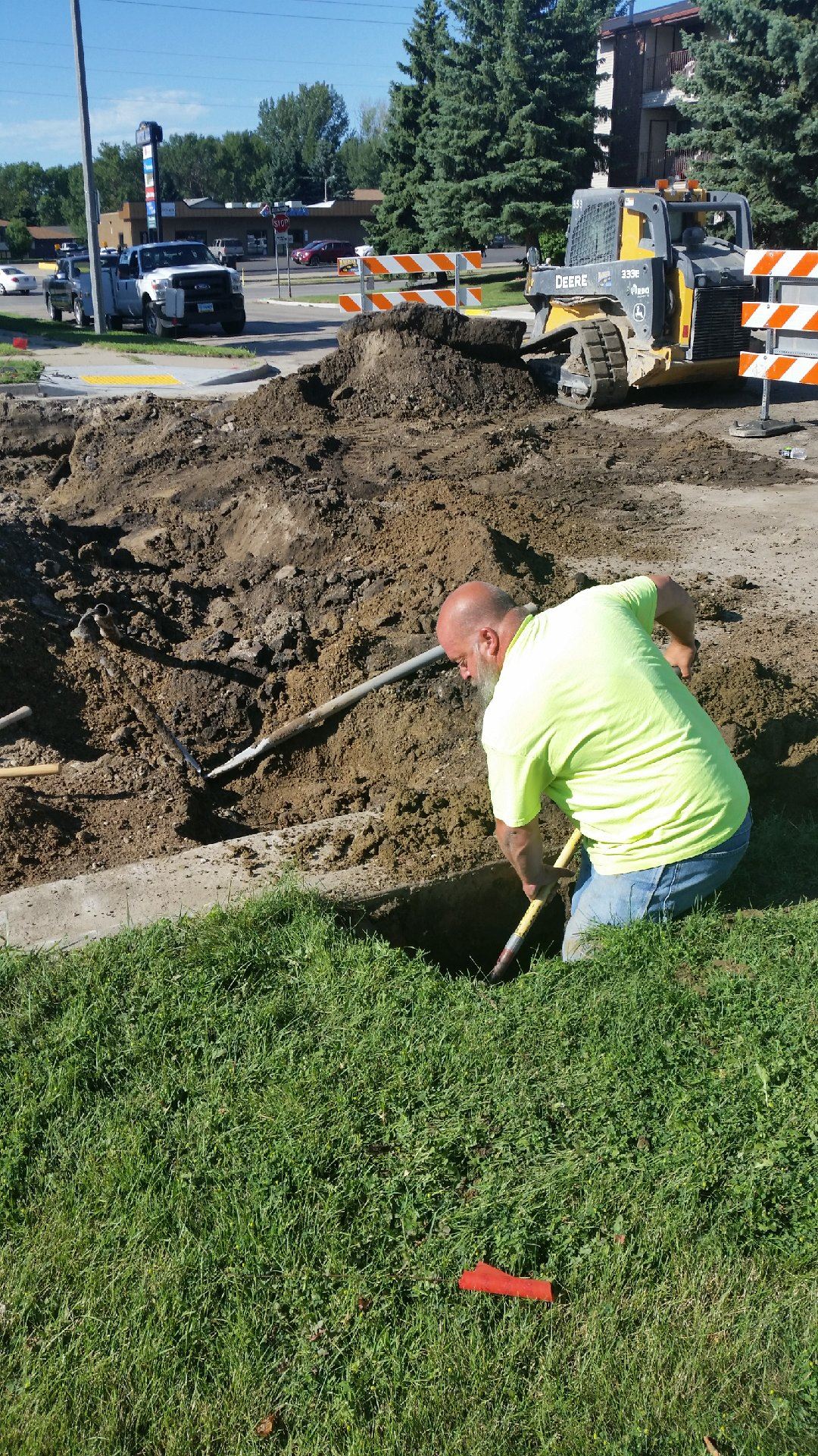 Excavating and repair of street light underground fault