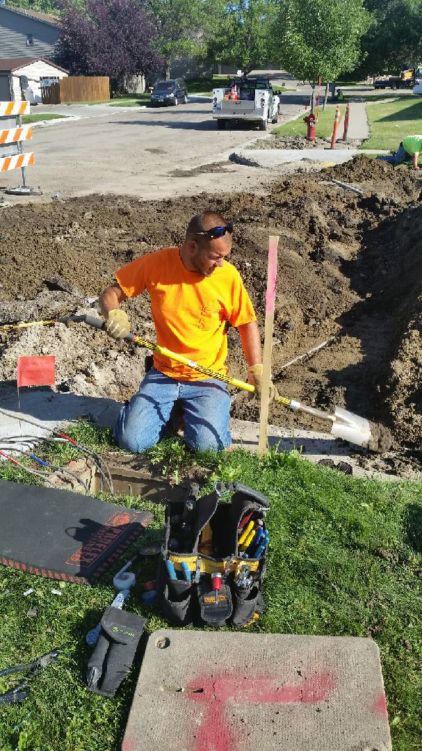 Excavating and repair of street light underground fault