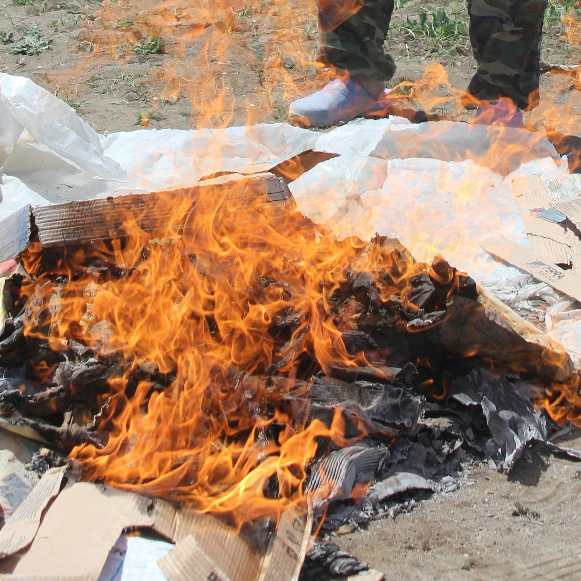 photo of burning trash.  burning garbage prohibited